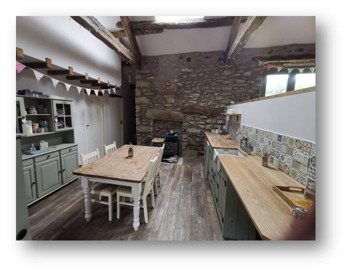 Shelf up, tiles on and the kitchen is starting to come together